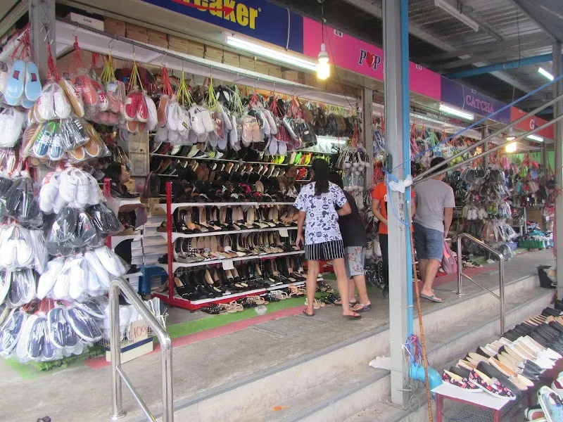 Khlong Toei Market market in Samut Prakan, BKK
