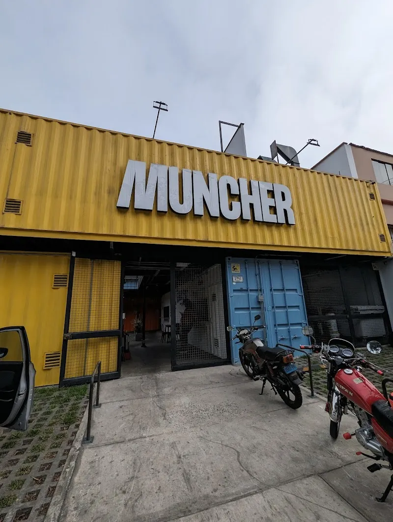 La Tranca Burger Café restaurant in Miraflores, Lima