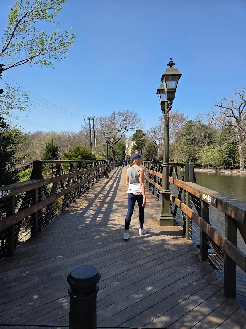 Lakeside Park city park in Highland Park, TX