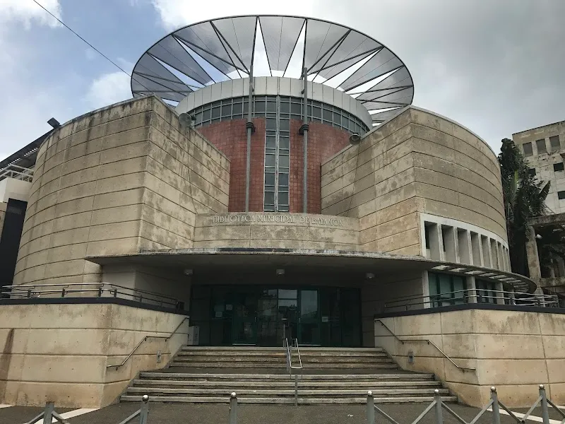 Library Dr. Pilar Barbosa at UAGM Bayamon library in Bayamón, PR