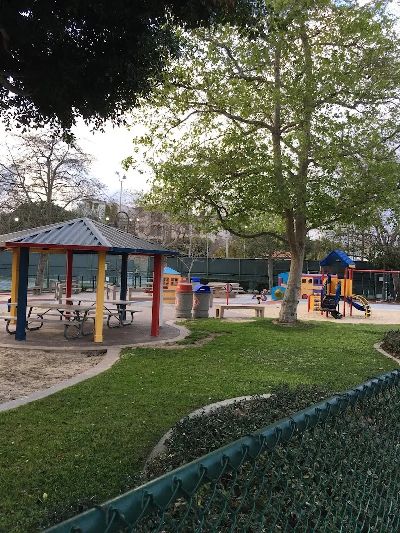 Live Oak Park tennis court in Manhattan Beach, CA