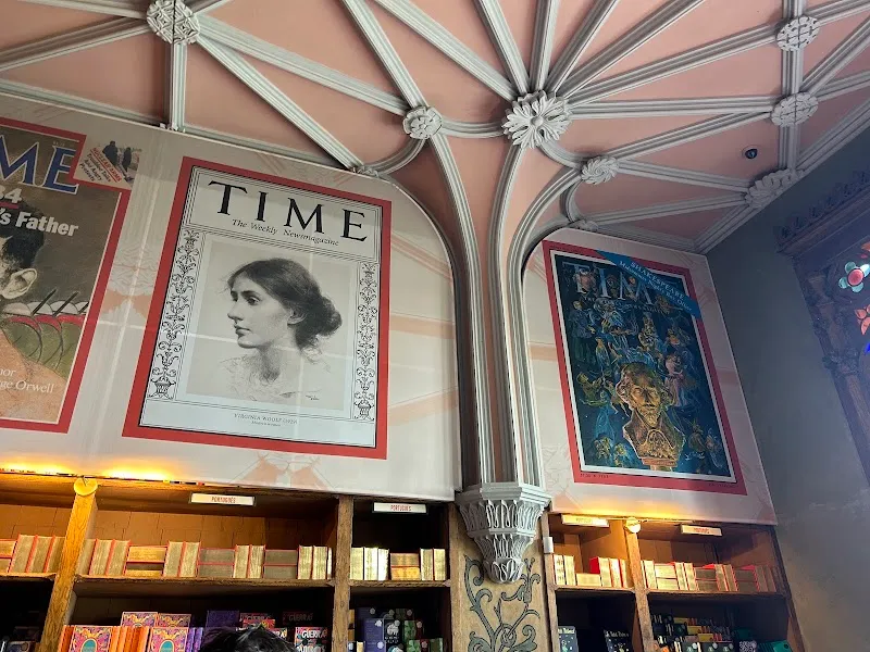 Livraria Arco-Íris bookstore in Porto, PRT