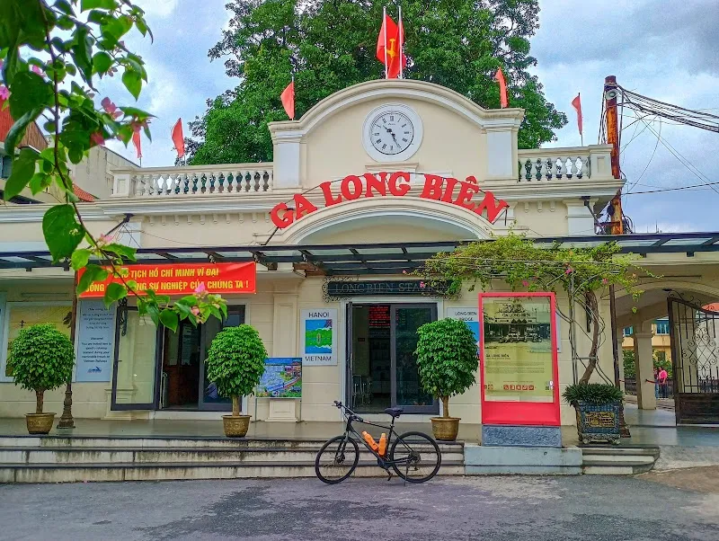 Long Bien Railway Station train station in Long Biên, HN