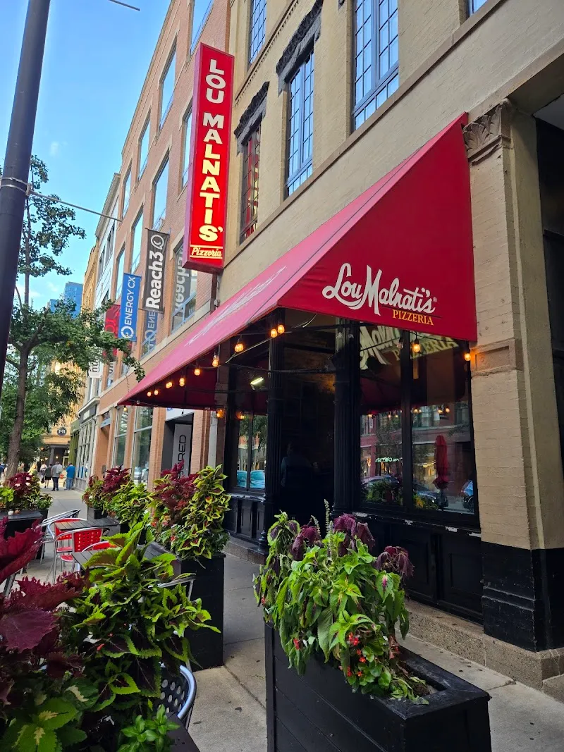 Lou Malnati's Pizzeria Pizza in Chicago, IL