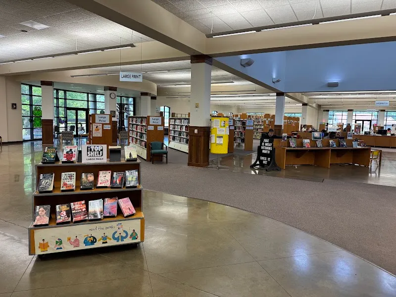 M.R. Davis Public Library library in Southaven, MS