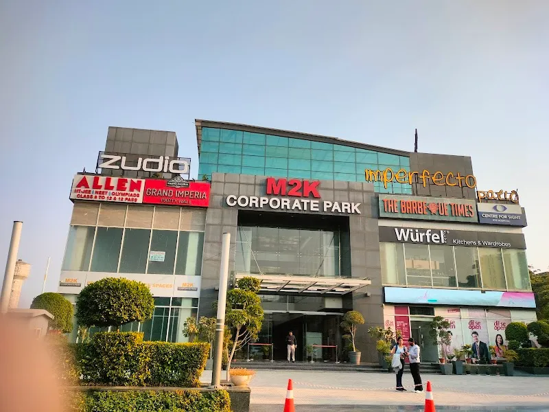 M2K Corporate Park Shopping Plaza shopping mall in Sec 51 Gurgaon, HR