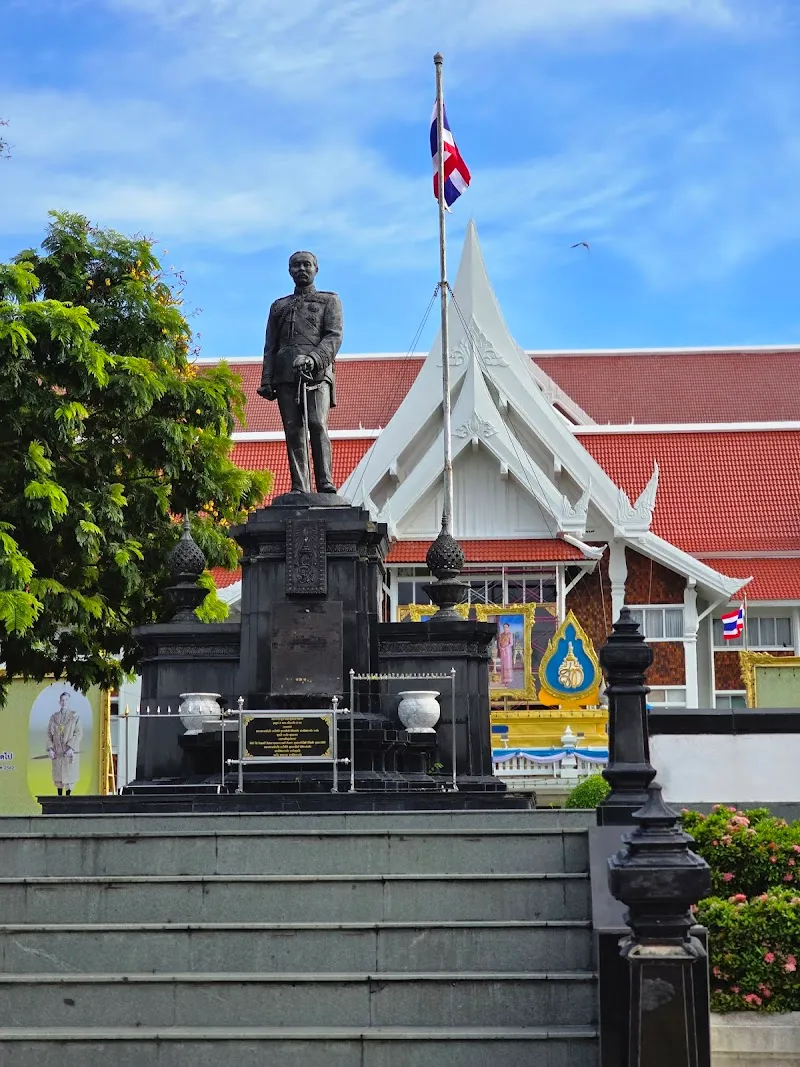 Makut Rommayasaran Park state park in Nonthaburi, BKK