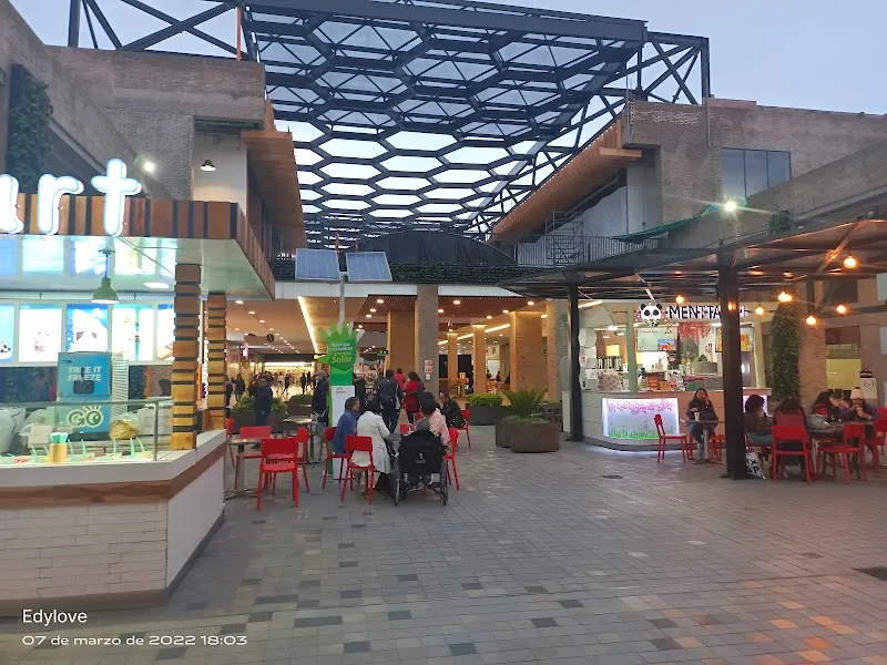 Mall Plaza de las Americas shopping mall in Kennedy, CD