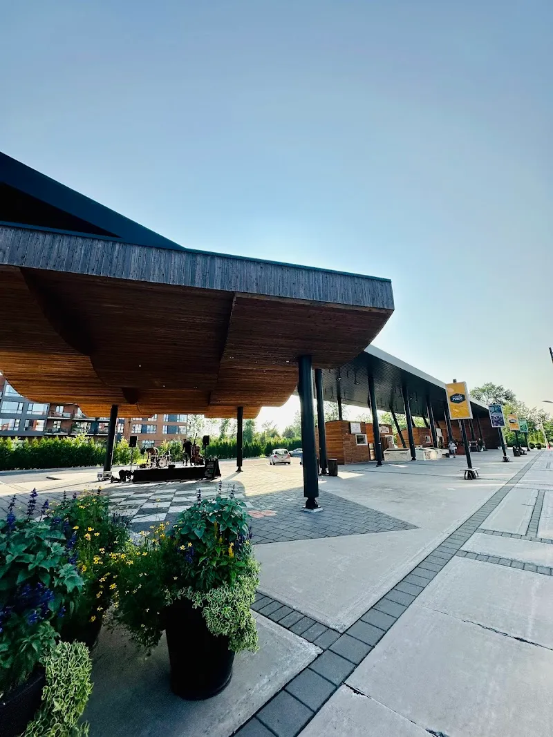 Marché public Lionel-Daunais farmers market in Boucherville, QC