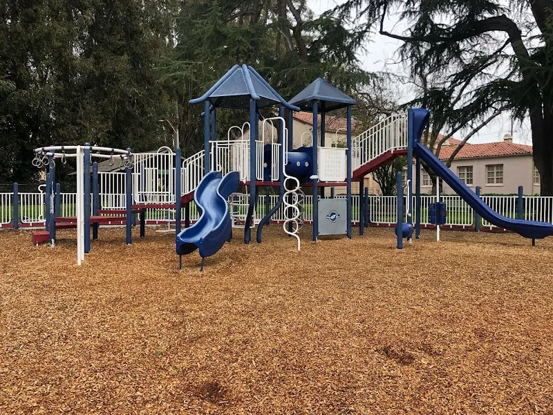 Memorial Park park in San Leandro, CA