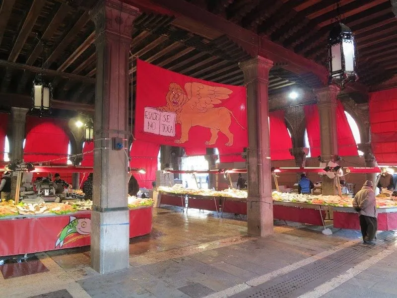 Mercato di Rialto market in Venice, VN