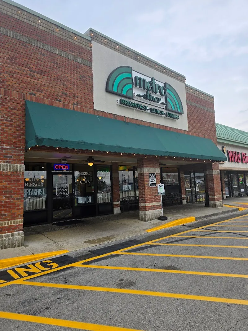 Metro Diner Diners in Castleton, IN