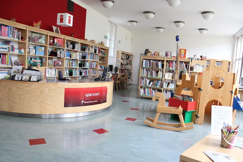 Milunič Library (Knihovna Matěje Rejchrata) library in Vinohrady, CZ