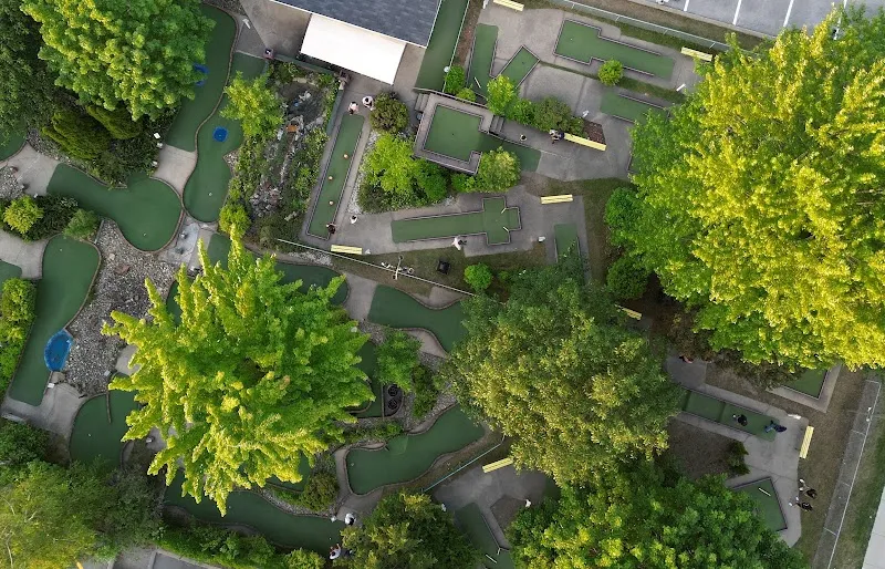 Mini-Putt Terrebonne sports activity location in Terrebonne, QC