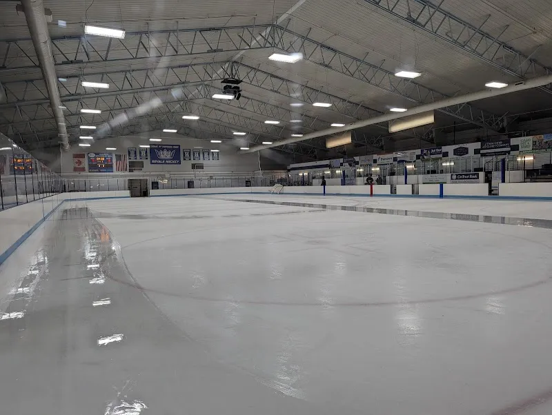 Minnetonka Ice Arena ice skating rink in Minnetonka, MN