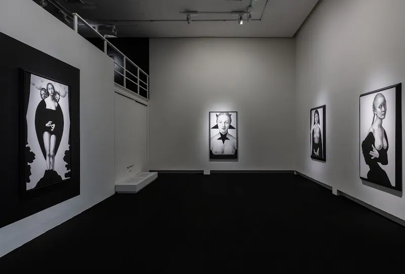 Numthong Art Space art gallery in Samsen, BKK