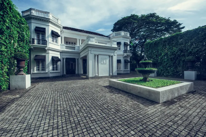 Paradise Road Tinsel cafe in Colombo, WP