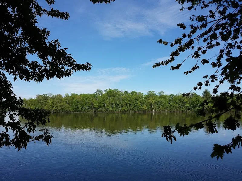 Parc Riverain Du Domaine Garth hiking area in Beaconsfield, QC