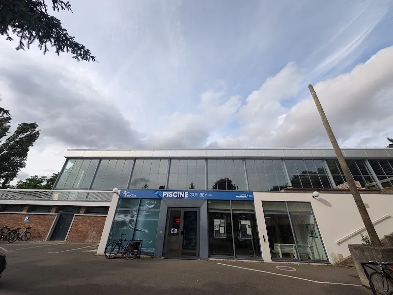 Piscine Guy Bey swimming pool in Meudon, IDF