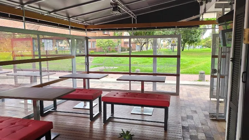 Pizzería La Mamma restaurant in Teusaquillo, CD