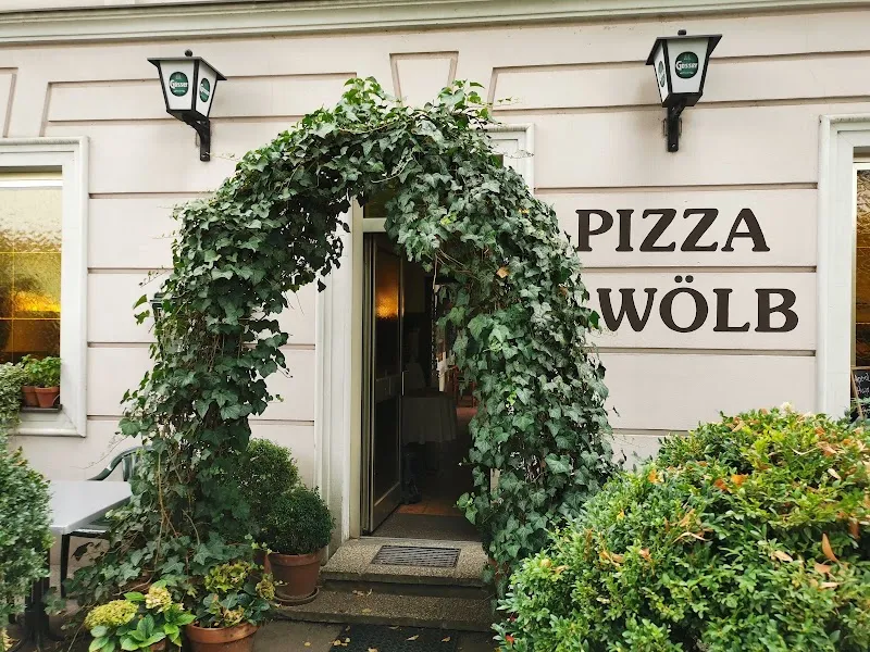 Pizzeria Famiglia Groß-Enzersdorf restaurant in Groß-Enzersdorf, VIE