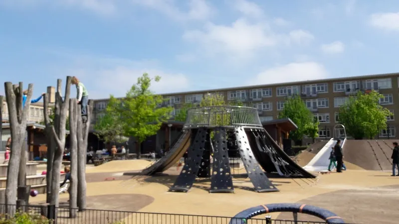 Playground Wachterliedplantsoen playground in Amsterdam, NH