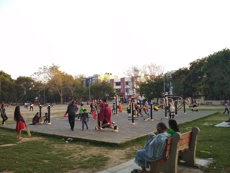 Pocket B9 Rohini Park park in Sector 9 Rohini, DL