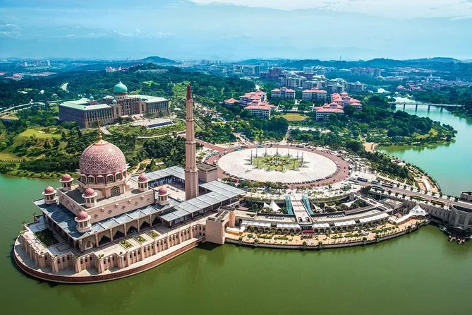 Putrajaya Lake lake in Putrajaya, FT