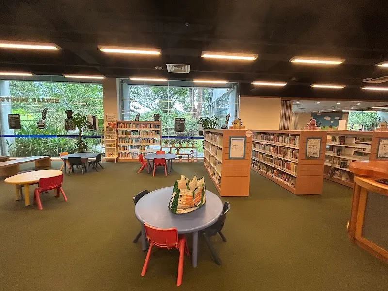 Queenstown Library library in Queenstown, SG