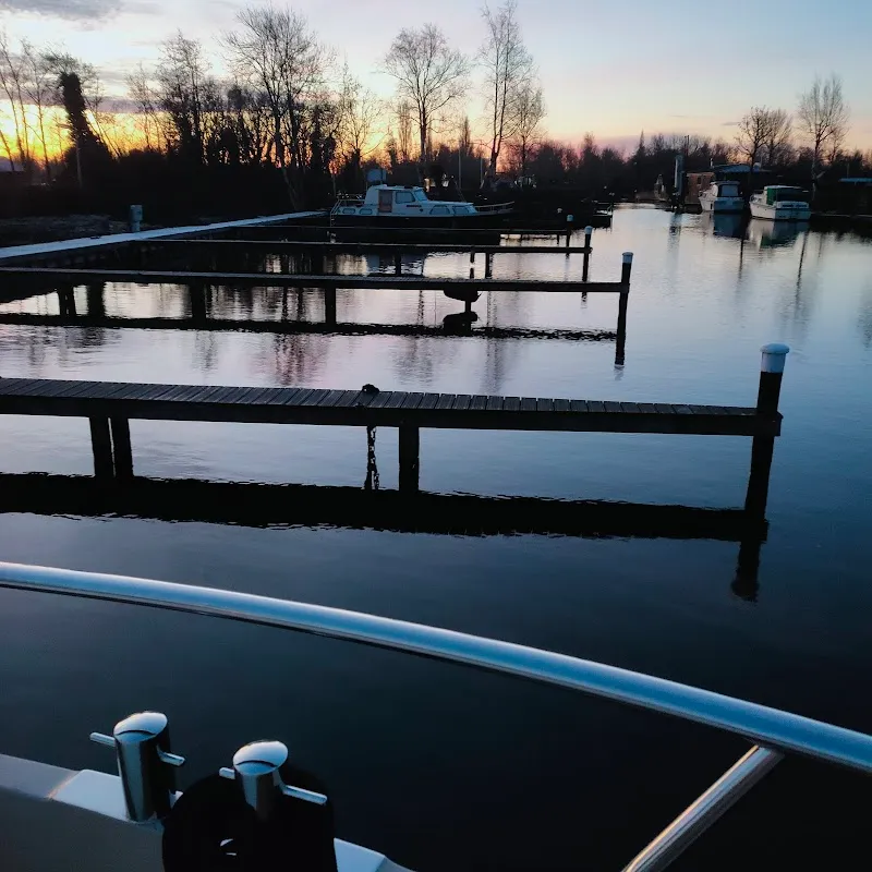 Recreatiepark Aalsmeer marina in Aalsmeer, NH