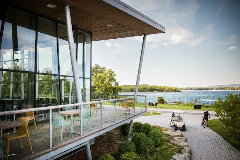 Recreo Park visitor center in Laval, QC