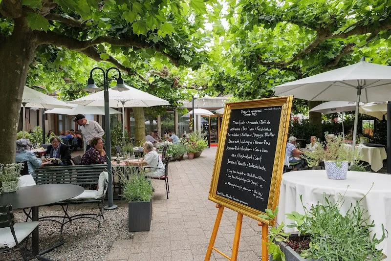 Restaurant zum Rössli restaurant in Greifensee, ZH