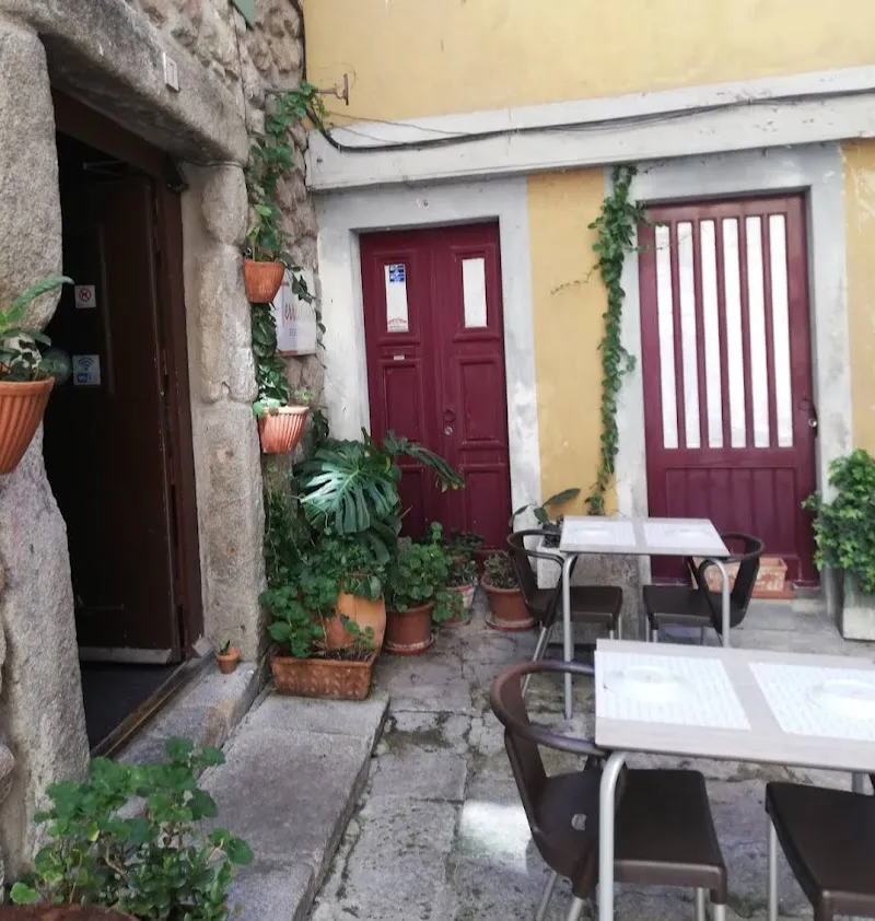 Restaurante Tipico o Taralhoco Food in Bonfim, Porto