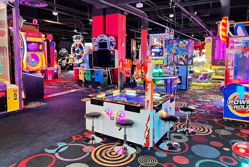 Round1 Bowling & Arcade Eastridge Shopping Center amusement center in San Jose, CA