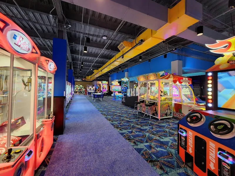 Round1 Bowling & Arcade Pembroke Lakes Mall amusement center in Hialeah, FL