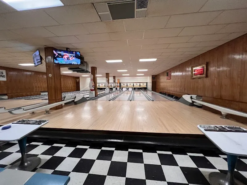 Saratoga Lanes bowling alley in Maplewood, MO