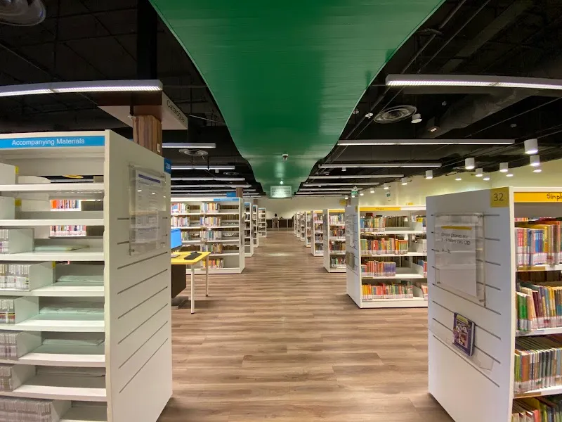 Serangoon Library library in Serangoon, SG