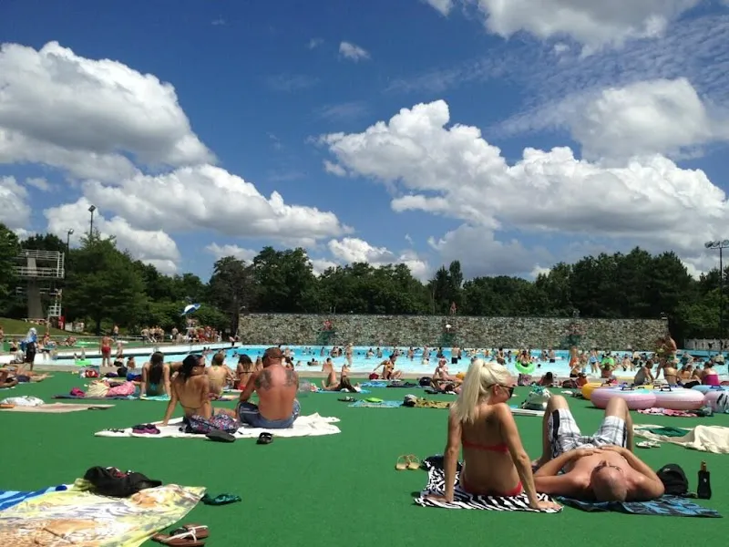 Settlers Cabin Park Wave Pool swimming pool in Moon Township, PA