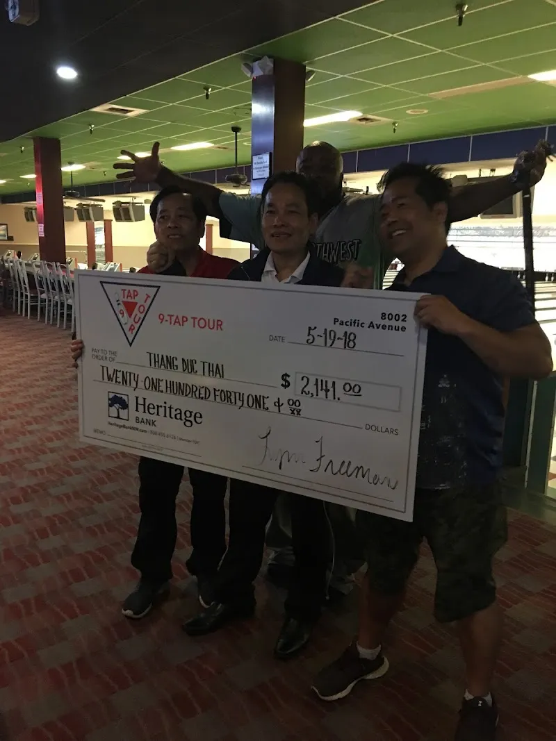 Skyway Park Bowl bowling alley in Burien, WA