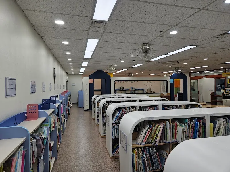 Songpa Public Library library in Songpa, SE