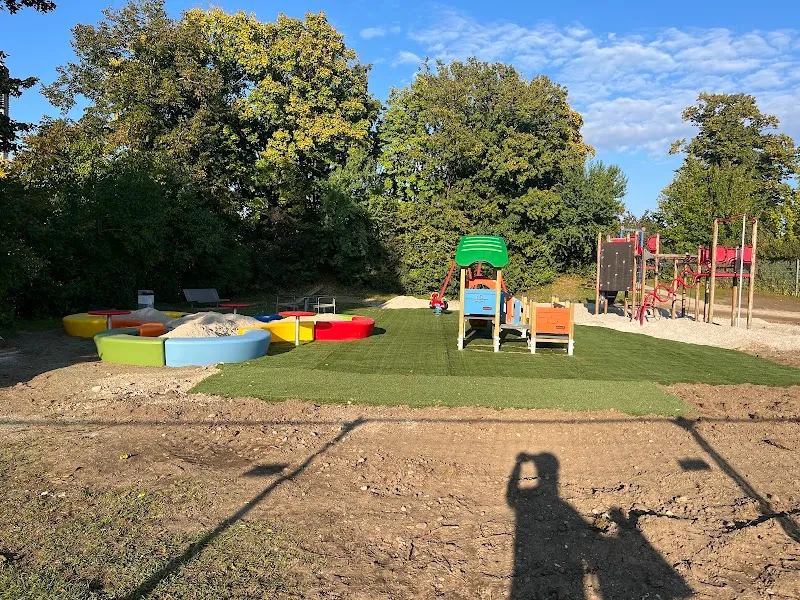 Spielplatz Theodor-Heuss-Straße playground in Oberschleißheim, BY