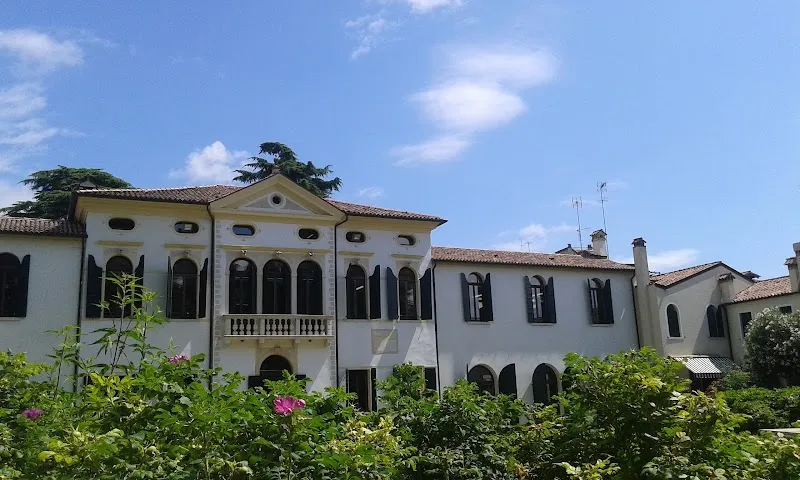 Spinea Town Library library in Spinea, VE
