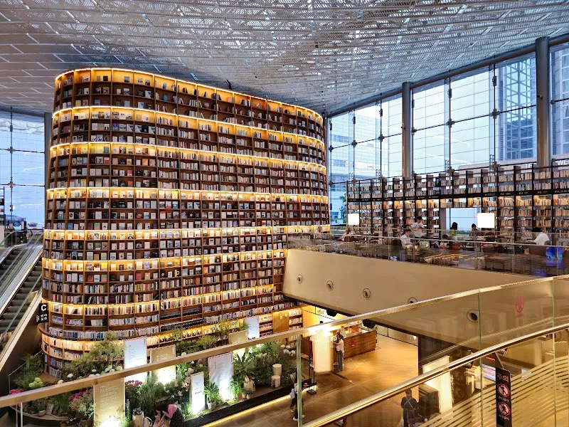 Starfield Library library in Apgujeong, SE