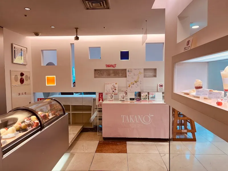 Takano Fruits Parlor Paferio Honten Desserts in Shinjuku, Tokyo