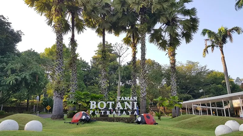 Taman Botani Putrajaya botanical garden in Putrajaya, FT