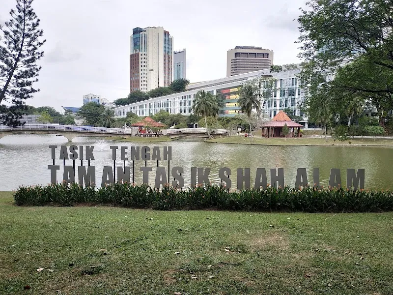 Taman Tasik Shah Alam (Tasik Tengah) park in Shah Alam, SG
