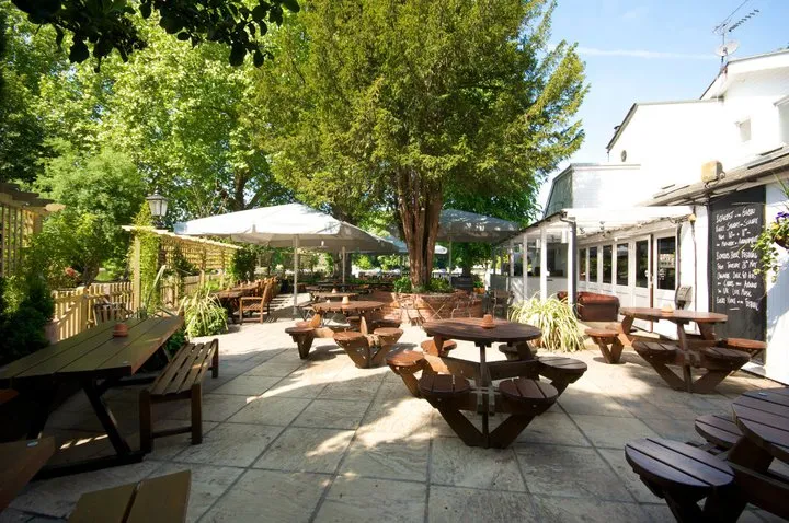 The Floating Boater Hotels in Kingston upon Thames, London