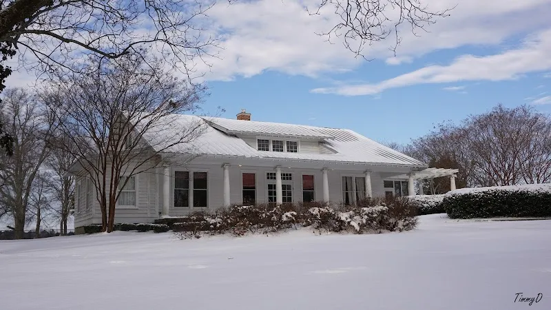 The Snowden House association or organization in Hernando, MS