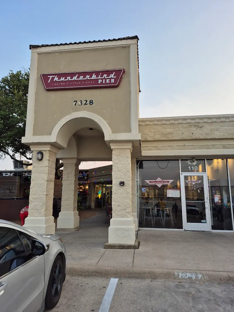 Thunderbird Pies Pizza in Dallas, TX
