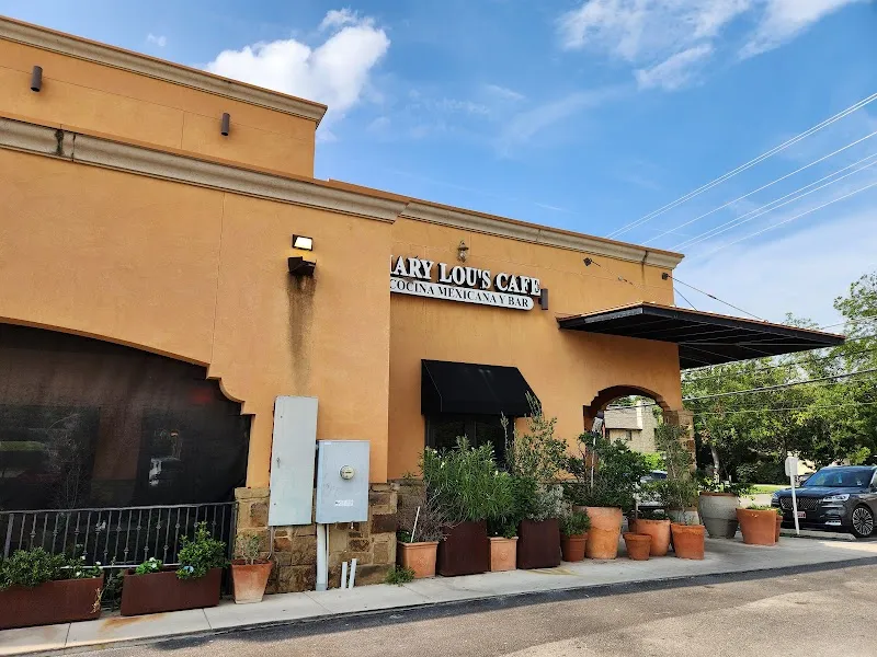 Tiny Lou's Burgers restaurant in Olmos Park, TX